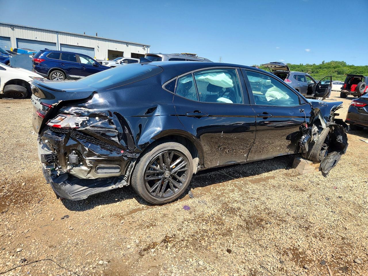 2025 TOYOTA CAMRY SE — снимка 3