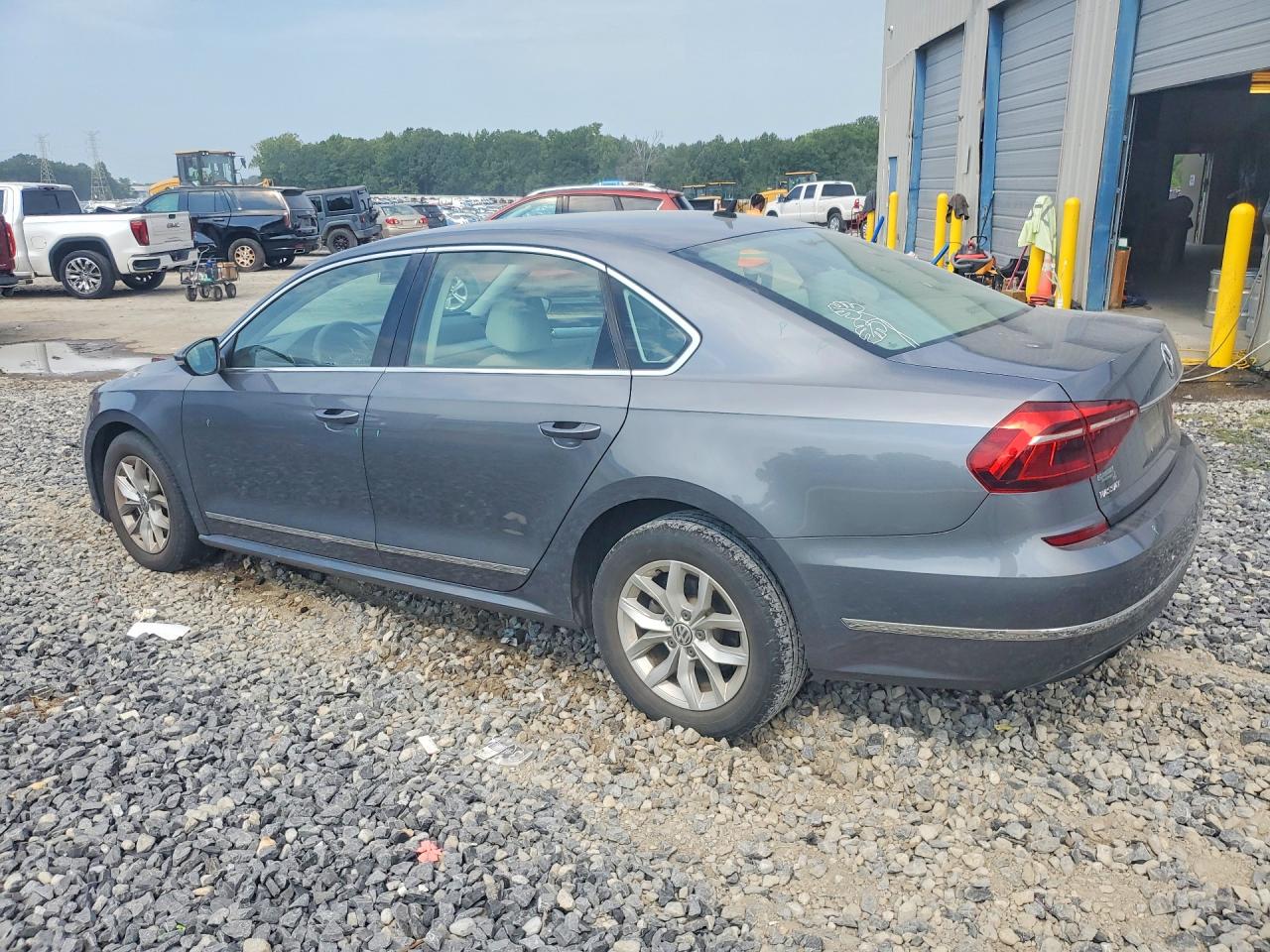 2017 VOLKSWAGEN PASSAT S — снимка 2