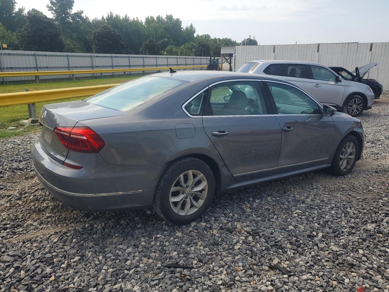 2017 VOLKSWAGEN PASSAT S — снимка 3