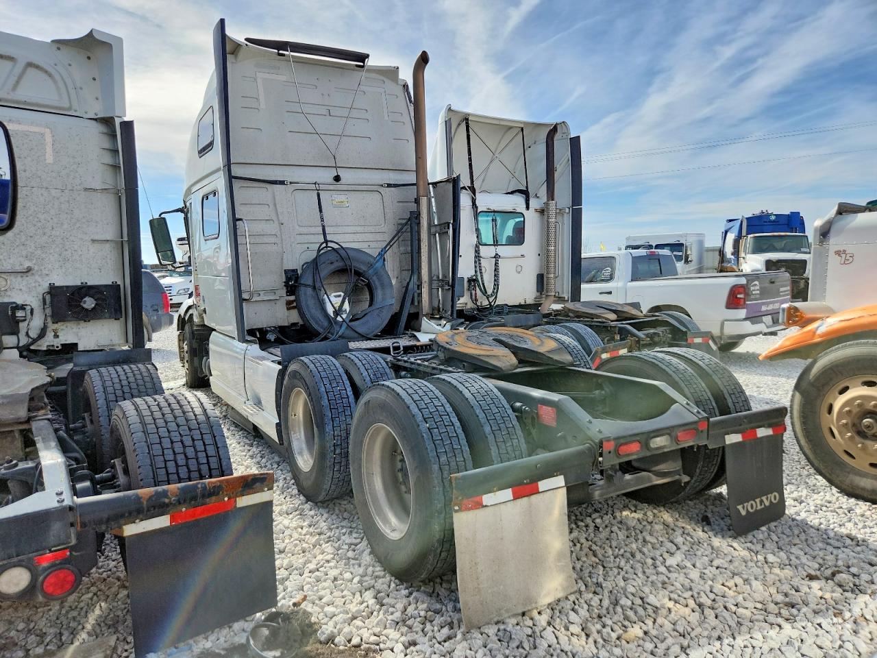 2023 VOLVO VNL — снимка 3