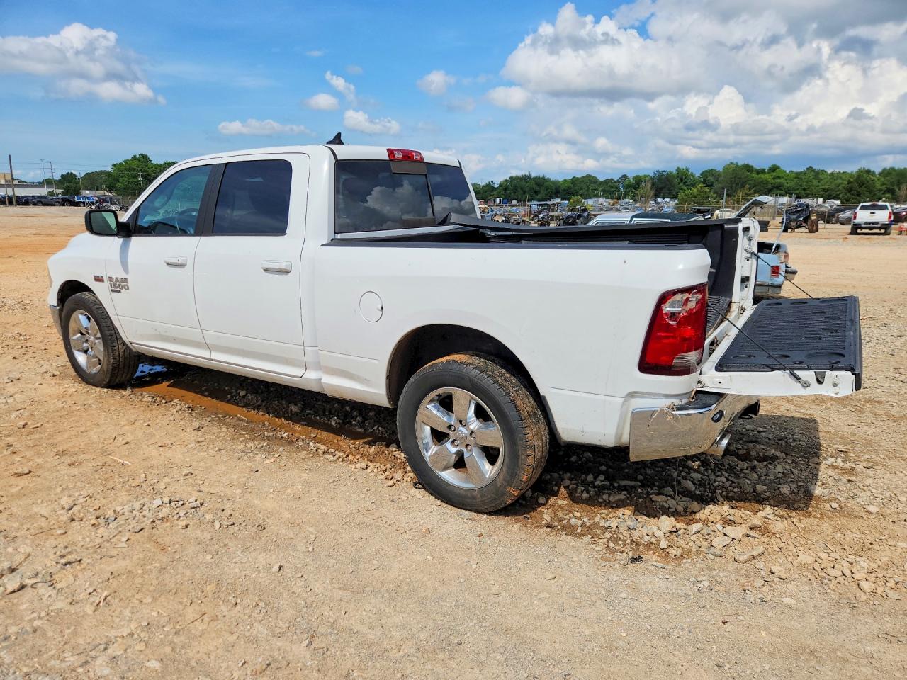 2019 RAM 1500 CLASSIC SLT — снимка 2