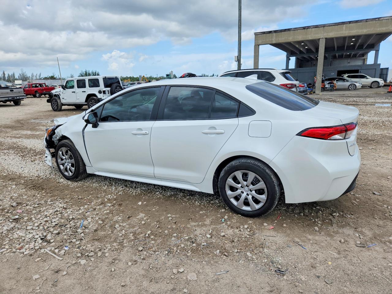 2026 TOYOTA COROLLA LE — снимка 2