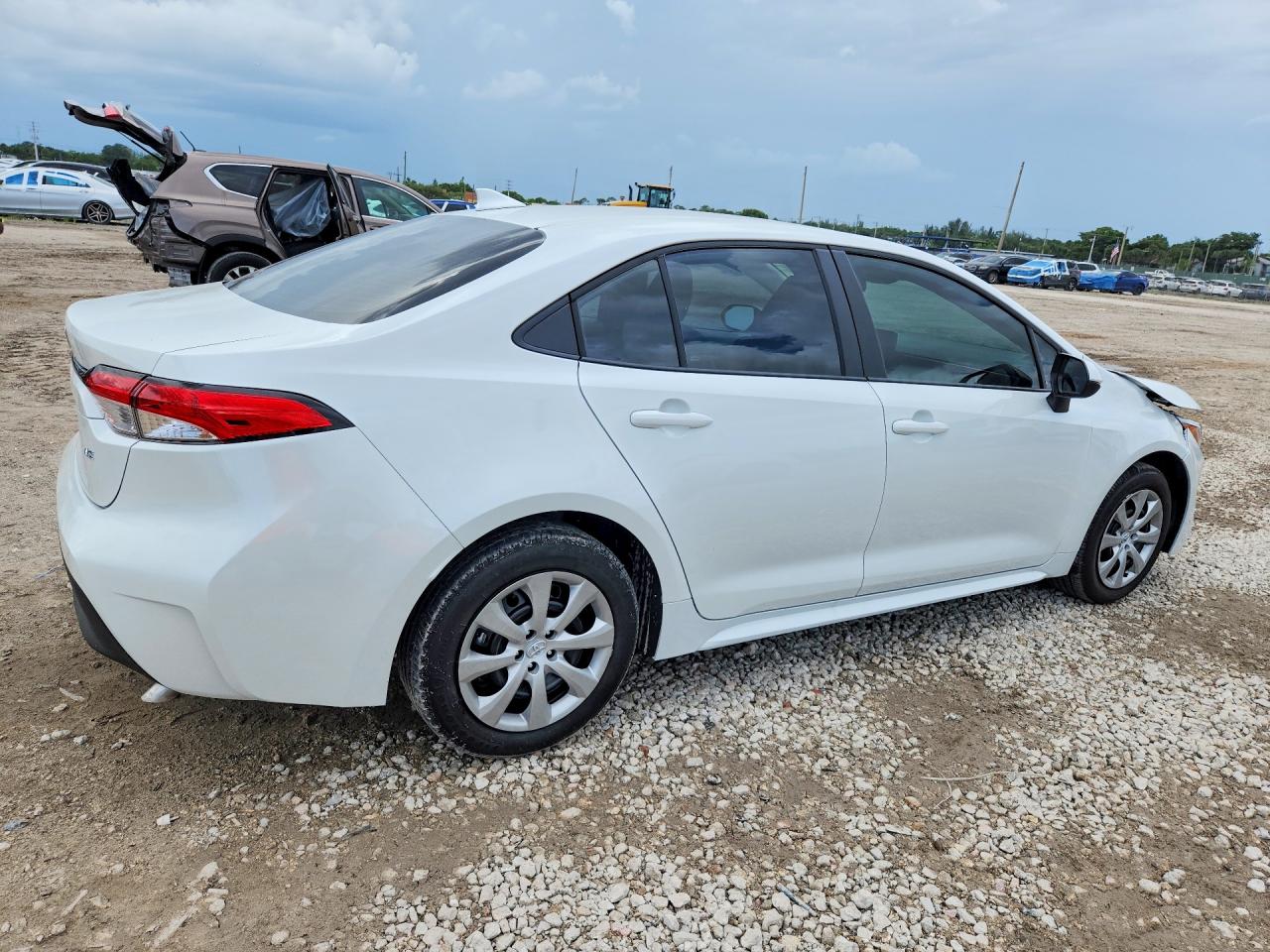 2026 TOYOTA COROLLA LE — снимка 3