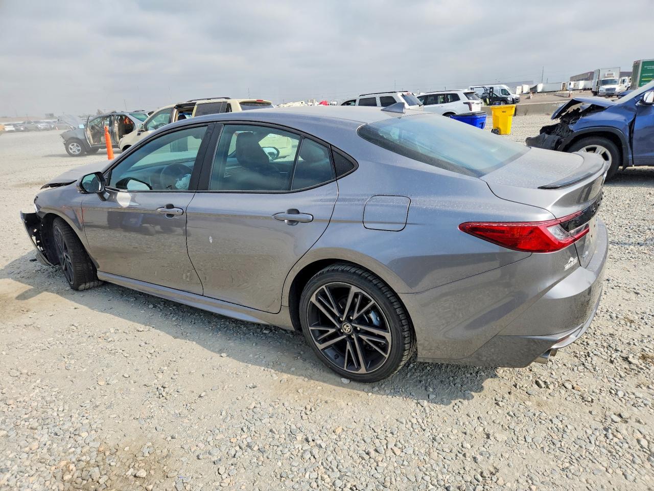 2025 TOYOTA CAMRY XSE — снимка 2