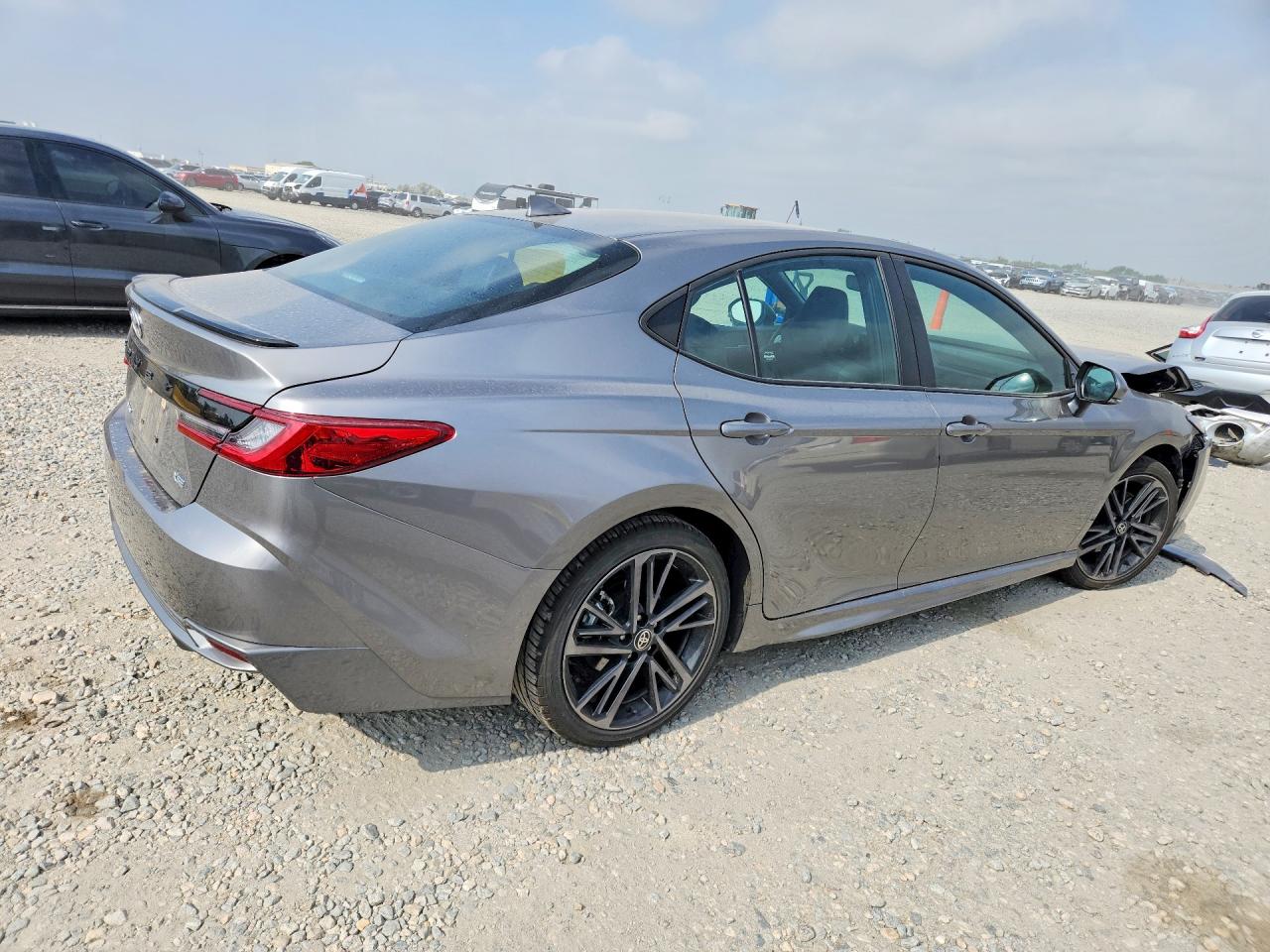 2025 TOYOTA CAMRY XSE — снимка 3