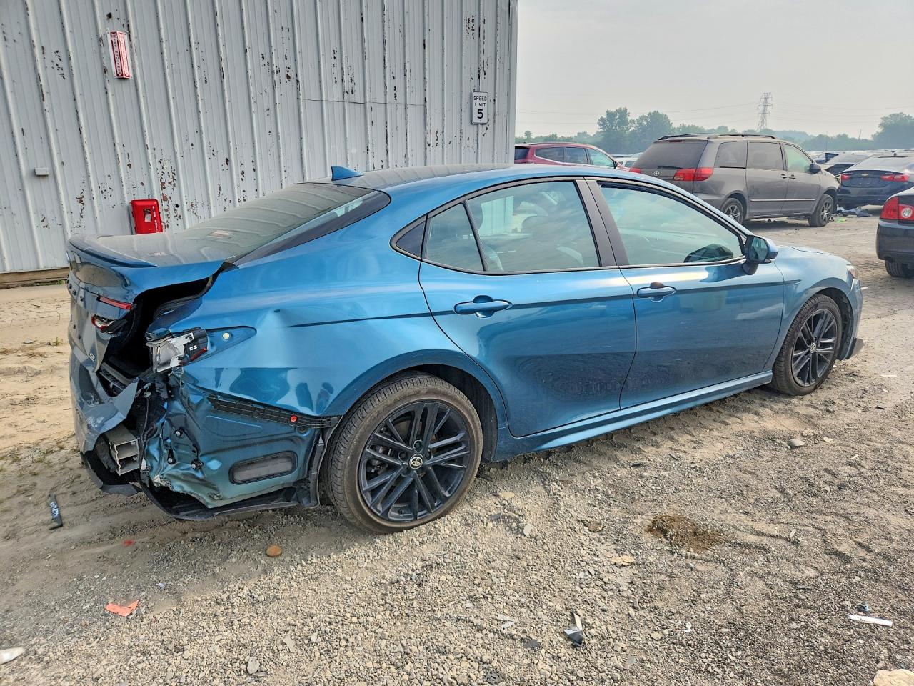 2025 TOYOTA CAMRY SE — снимка 3