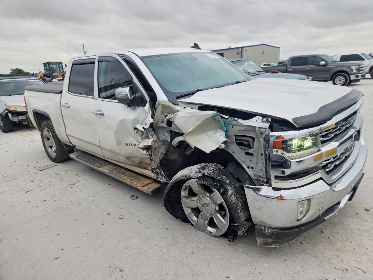 2017 CHEVROLET SILVERADO C1500 LTZ — снимка 4
