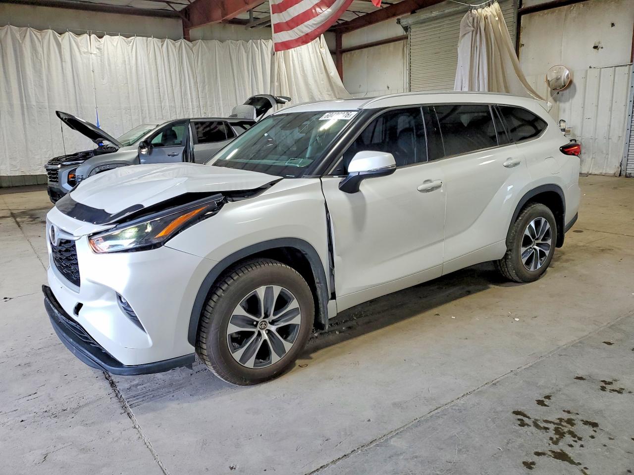 2022 TOYOTA HIGHLANDER XLE