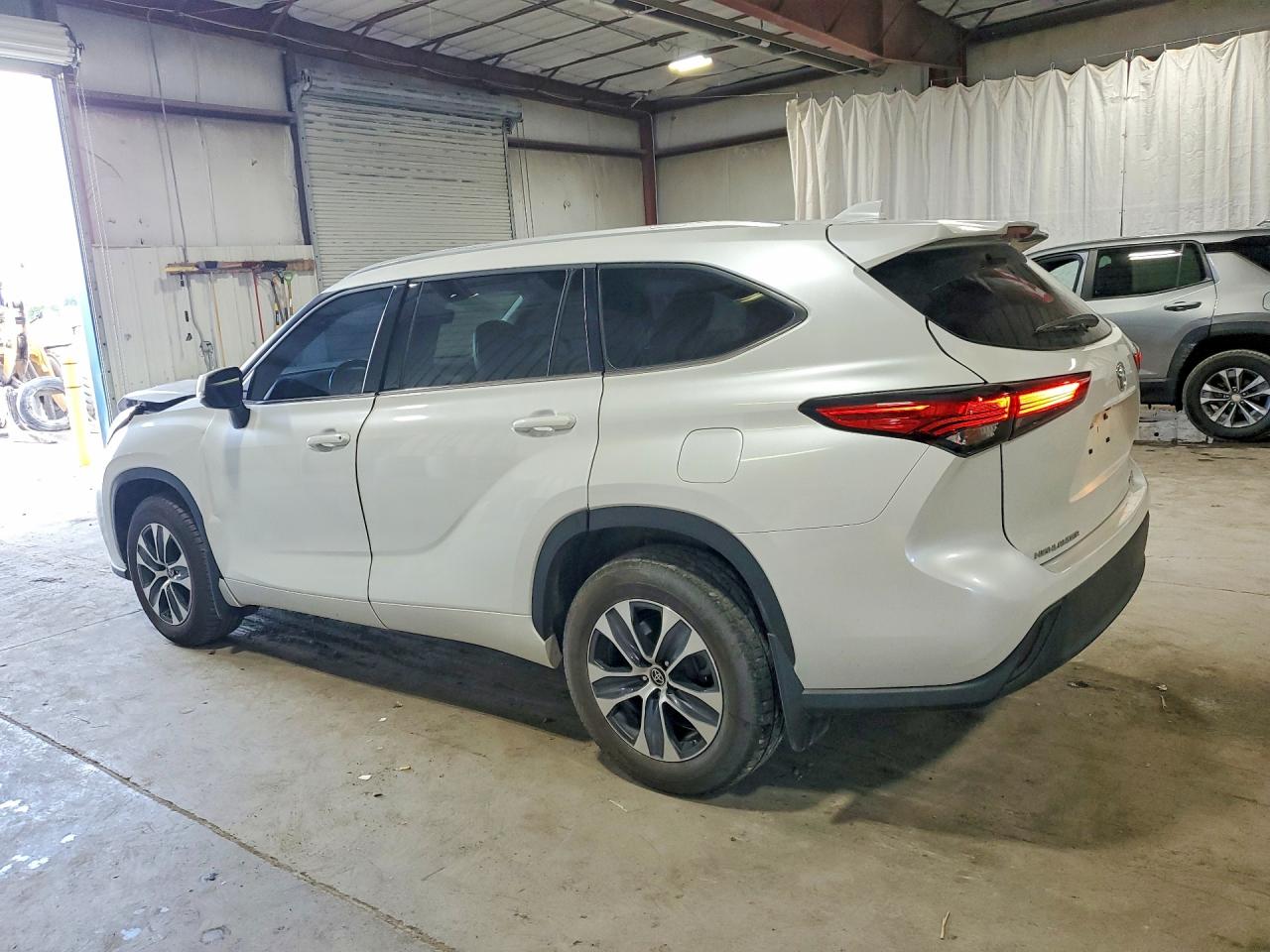 2022 TOYOTA HIGHLANDER XLE — снимка 2
