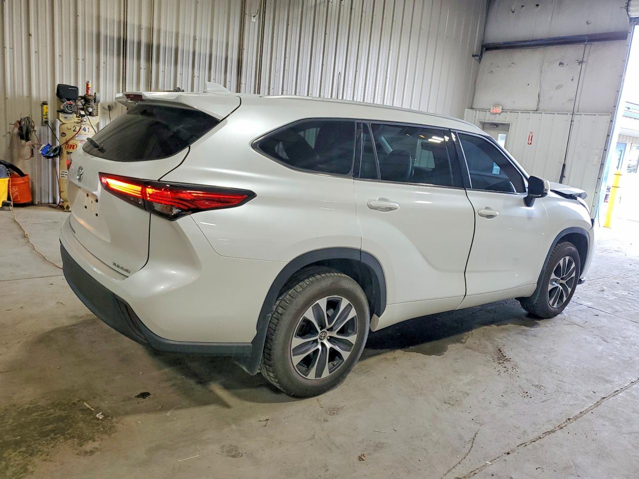 2022 TOYOTA HIGHLANDER XLE — снимка 3
