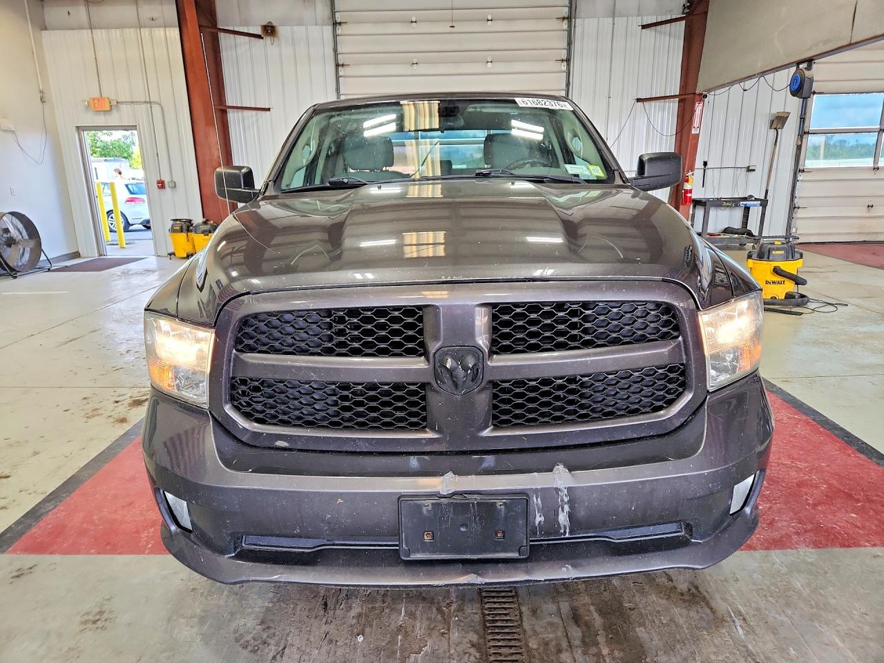 2017 RAM 1500 ST — снимка 5