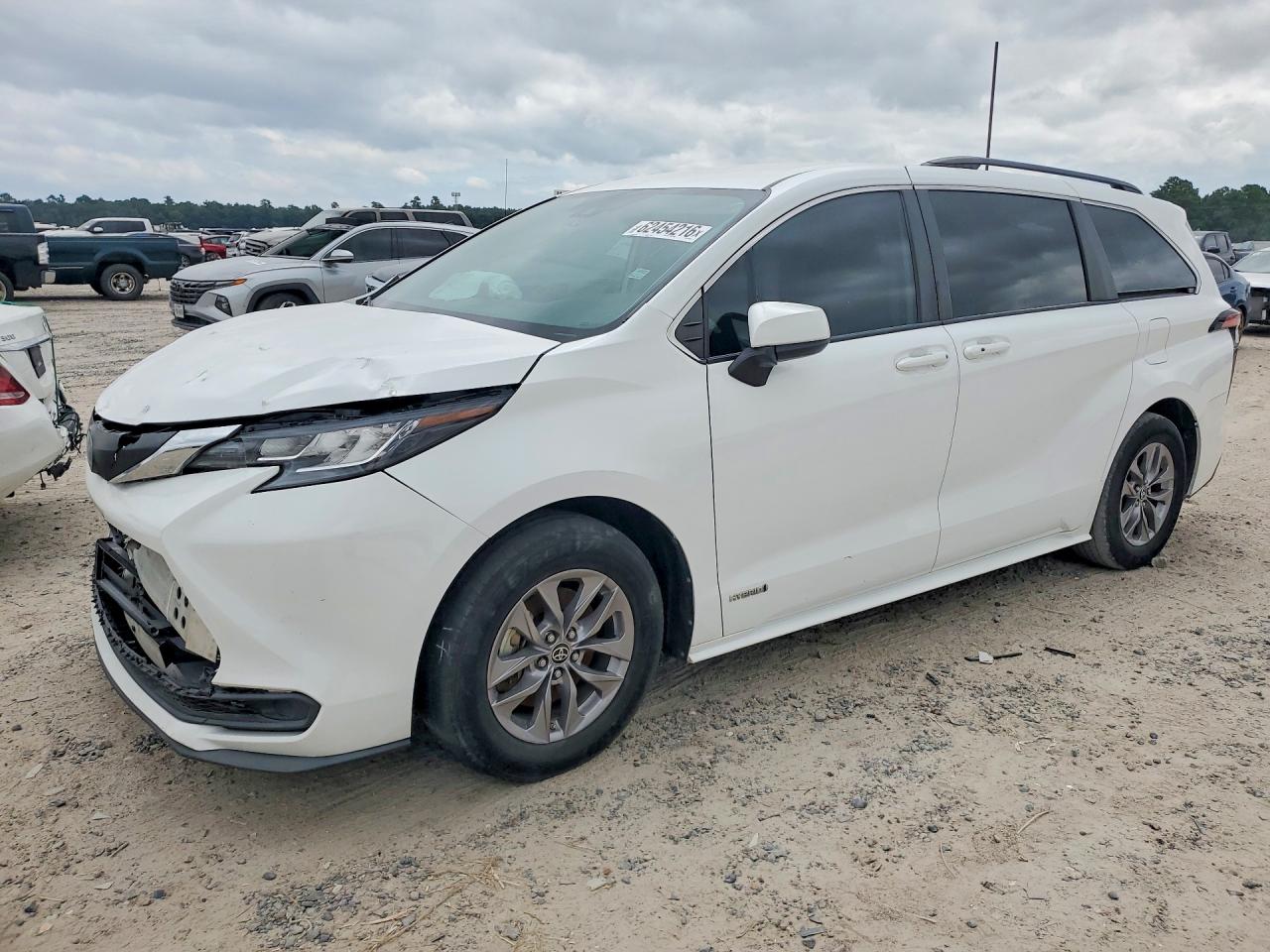 2021 TOYOTA SIENNA LE