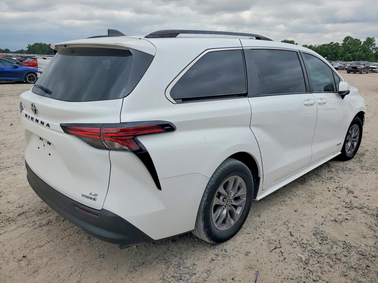 2021 TOYOTA SIENNA LE — снимка 3