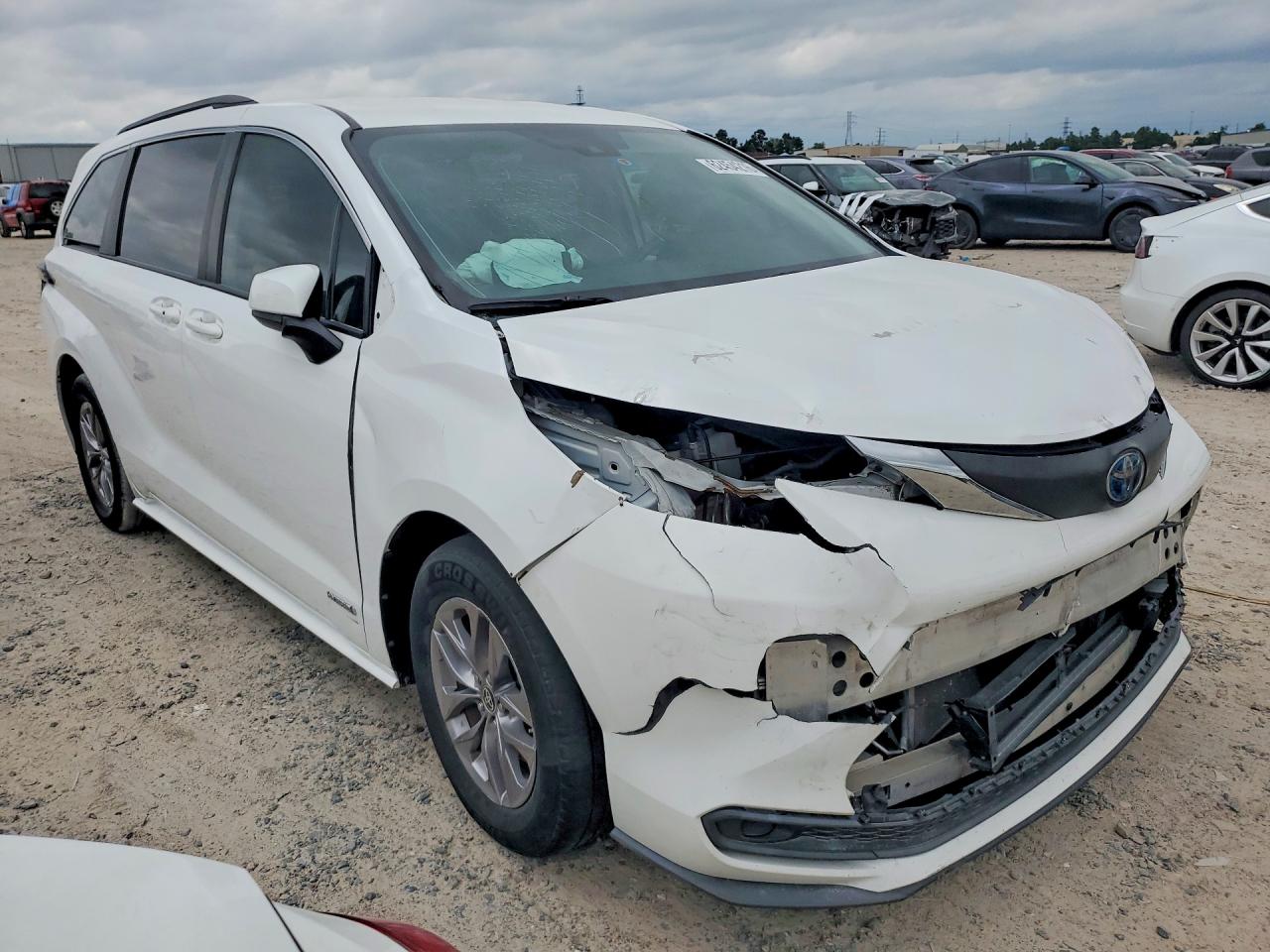 2021 TOYOTA SIENNA LE — снимка 4