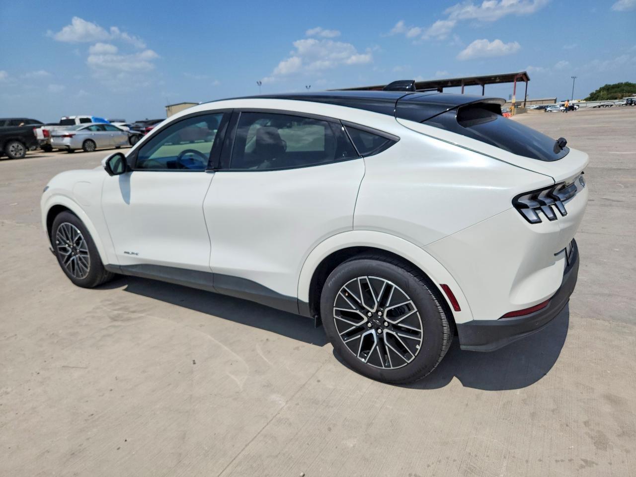 2025 FORD MUSTANG MACH-E PREMIUM — снимка 2