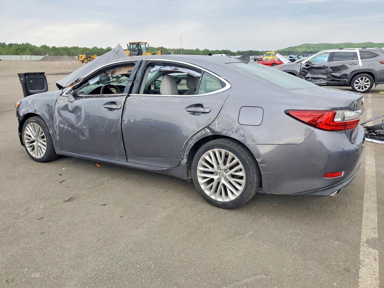 2016 LEXUS ES 350 — снимка 2