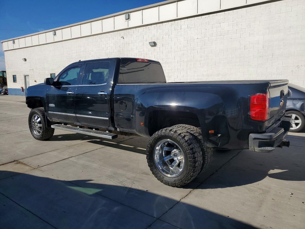 2017 CHEVROLET SILVERADO K3500 HIGH COUNTRY — снимка 2