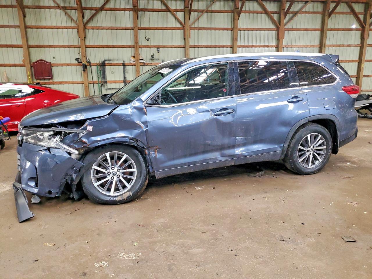 2017 TOYOTA HIGHLANDER XLE