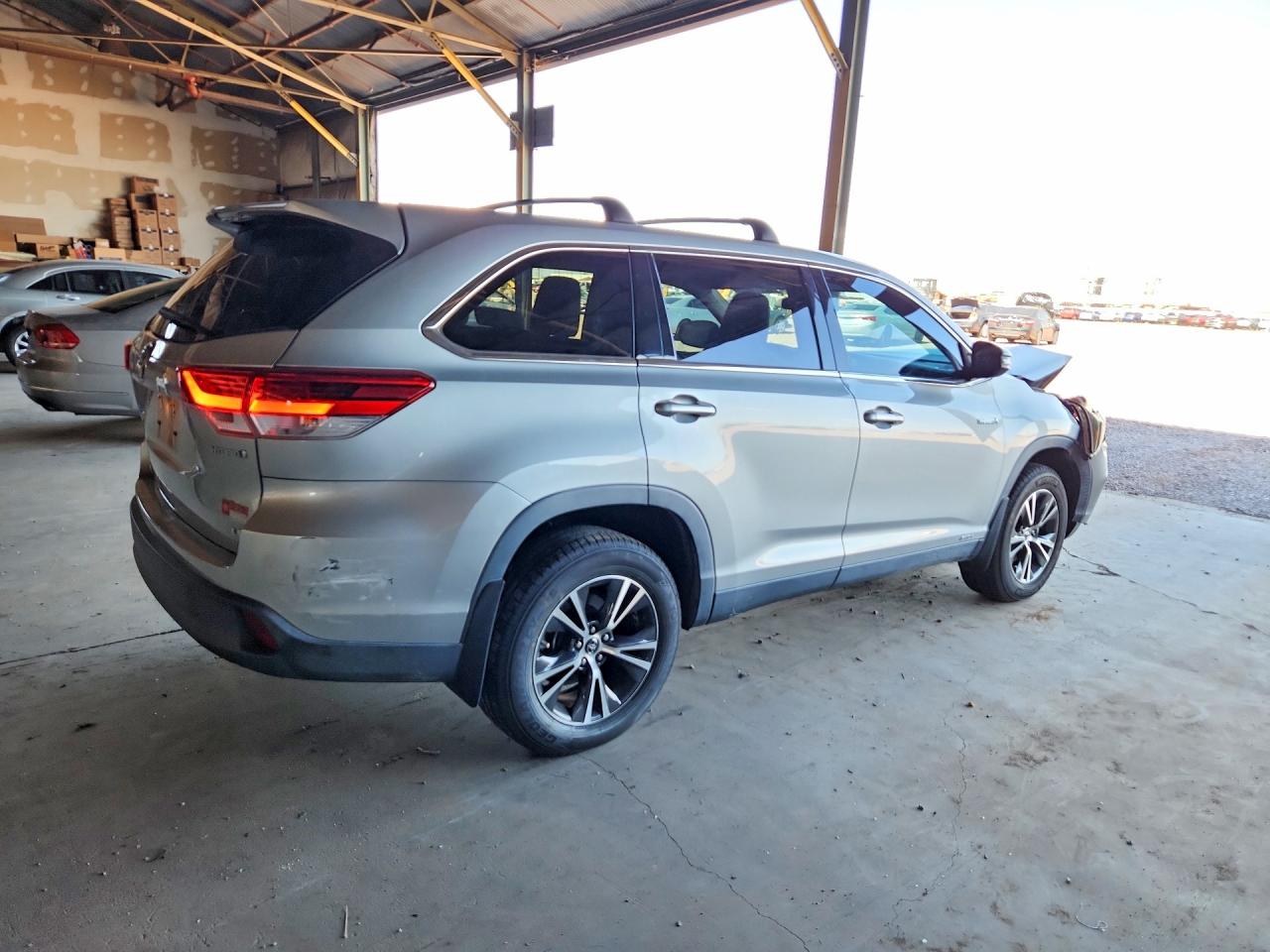 2019 TOYOTA HIGHLANDER HYBRID LE — снимка 3