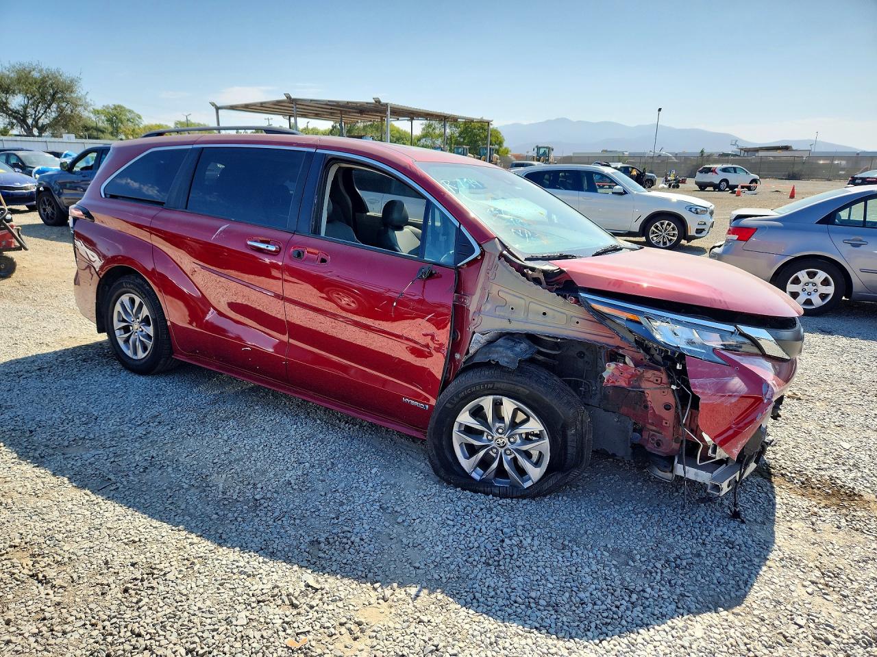 2021 TOYOTA SIENNA XLE — снимка 4