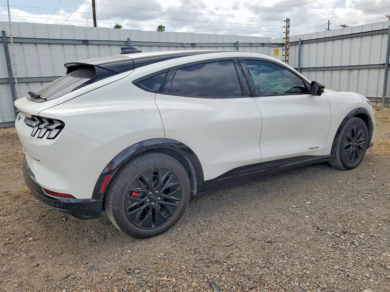 2025 FORD MUSTANG MACH-E PREMIUM — снимка 3