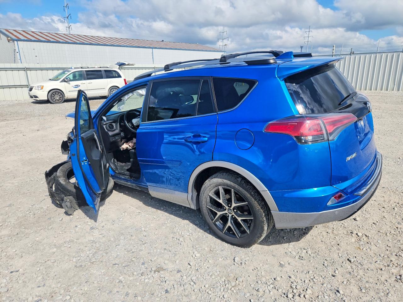 2017 TOYOTA RAV4 SE — снимка 2