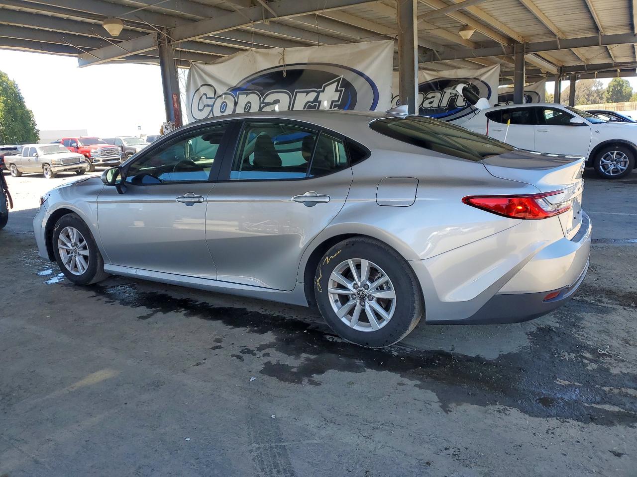 2025 TOYOTA CAMRY LE — снимка 2