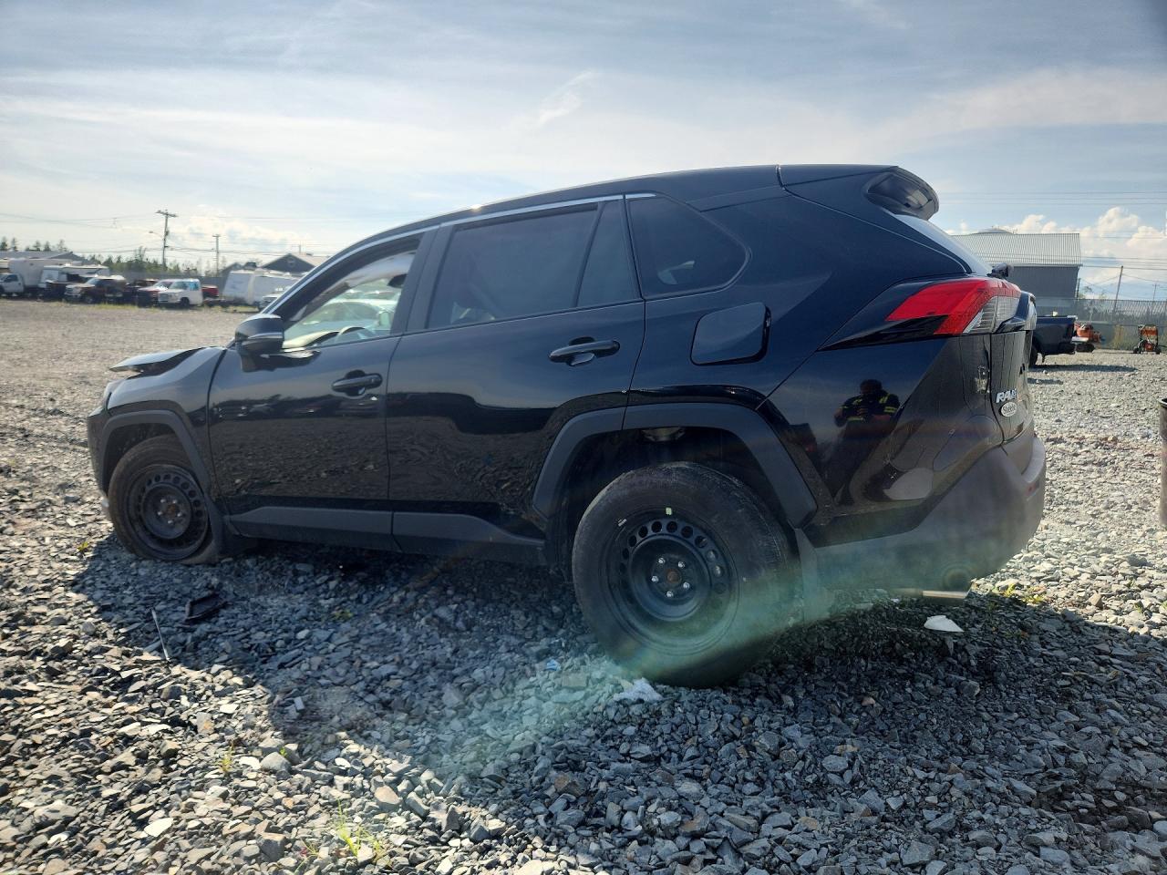 2025 TOYOTA RAV4 LE — снимка 2
