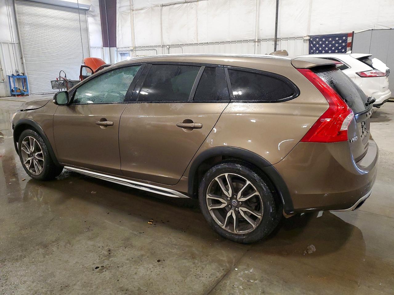 2016 VOLVO V60 CROSS COUNTRY PLATINUM — снимка 2