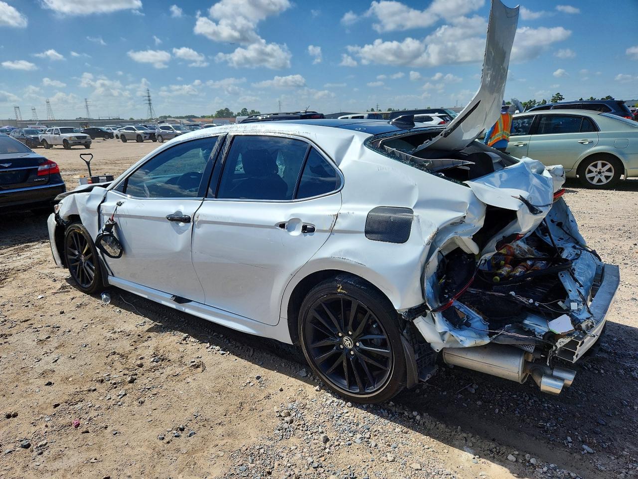 2021 TOYOTA CAMRY XSE — снимка 2