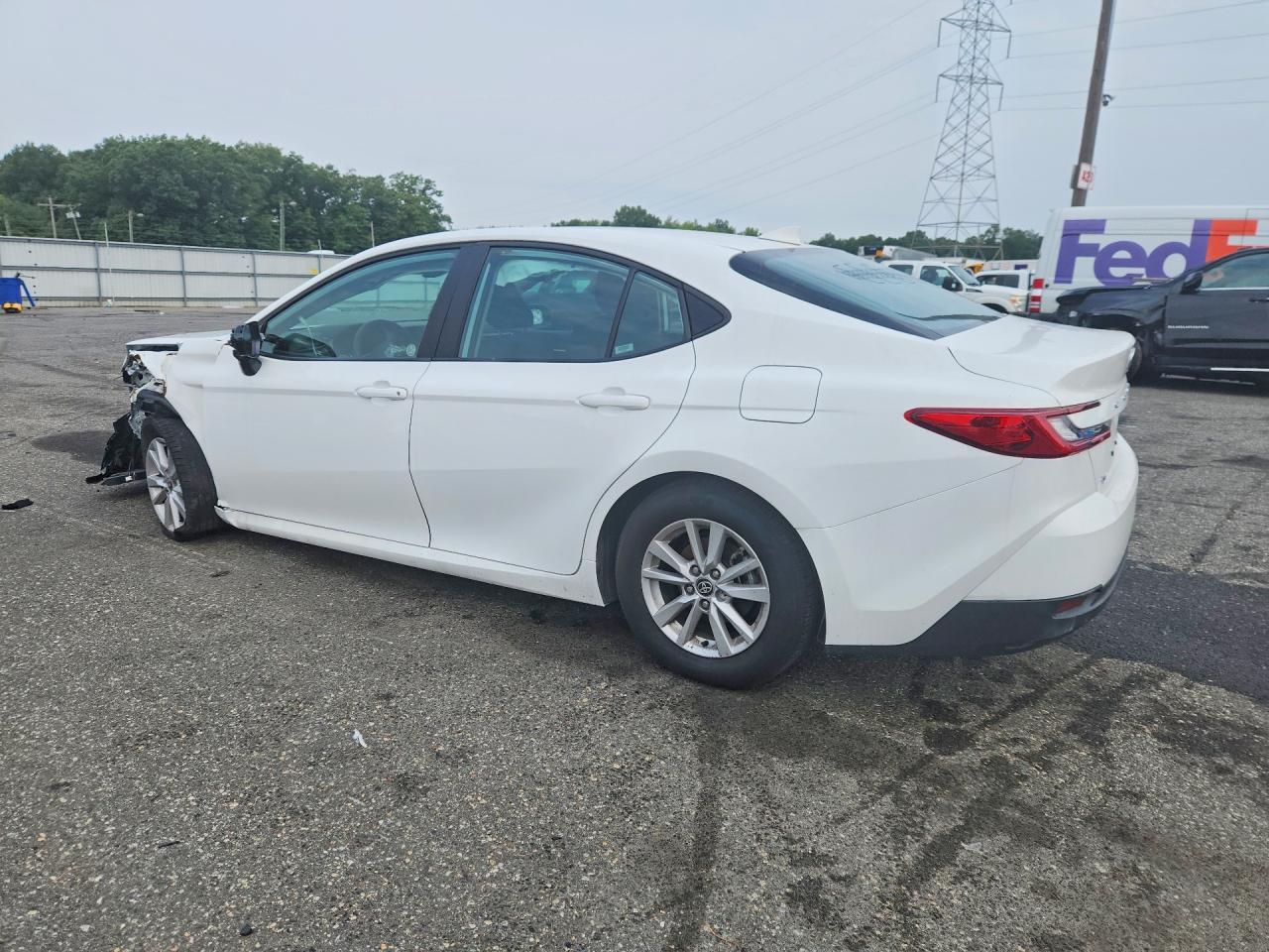 2026 TOYOTA CAMRY LE — снимка 2