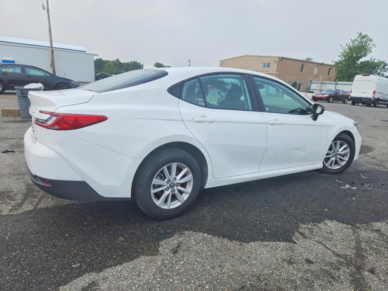 2026 TOYOTA CAMRY LE — снимка 3