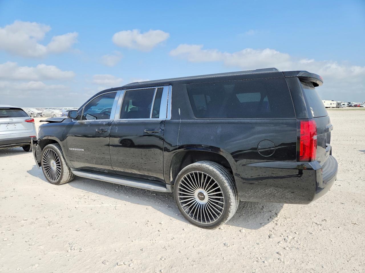 2015 CHEVROLET SUBURBAN C1500 LS — снимка 2