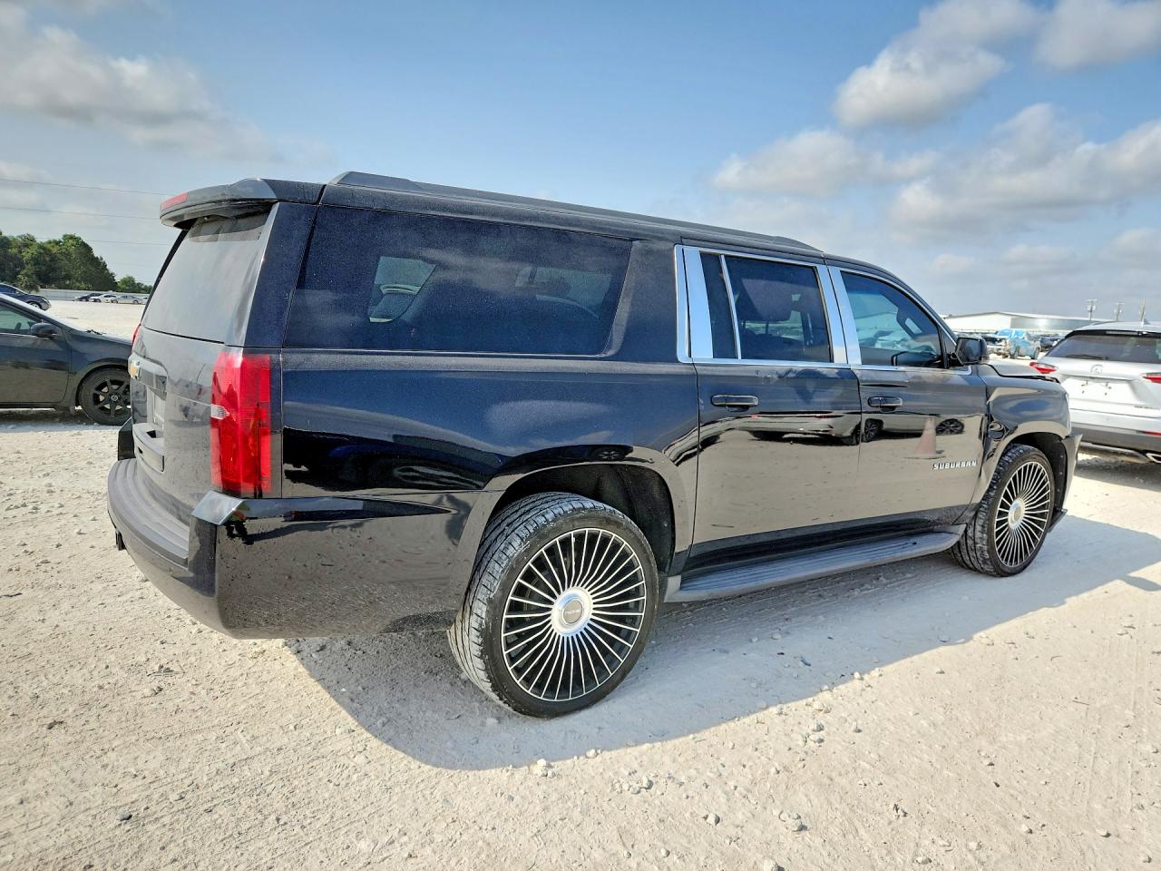 2015 CHEVROLET SUBURBAN C1500 LS — снимка 3