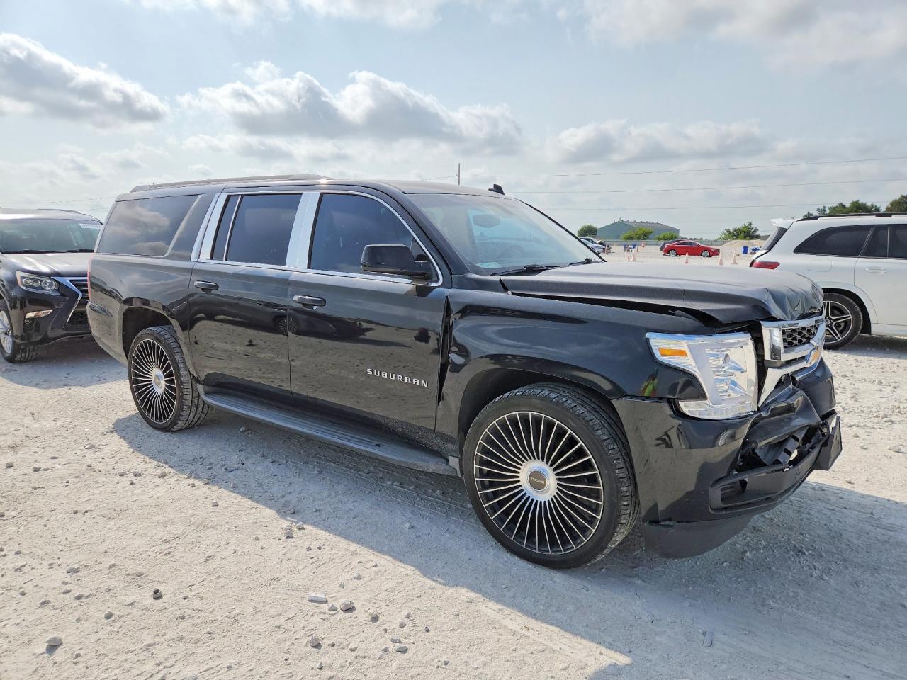 2015 CHEVROLET SUBURBAN C1500 LS — снимка 4
