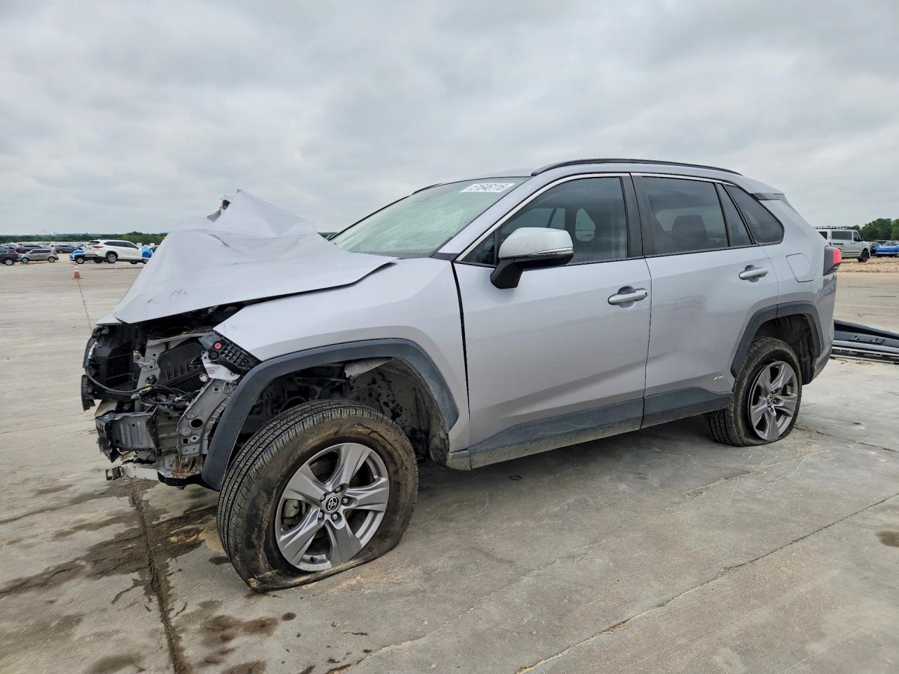 2022 TOYOTA RAV4 XLE