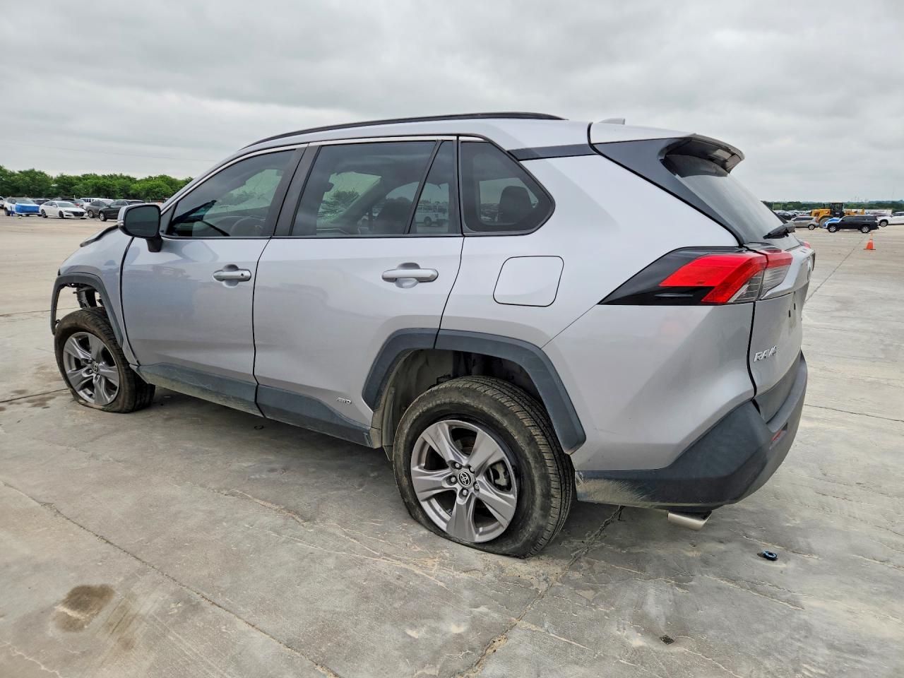 2022 TOYOTA RAV4 XLE — снимка 2