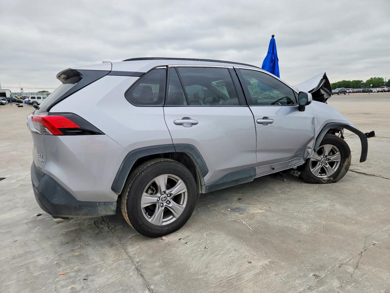 2022 TOYOTA RAV4 XLE — снимка 3