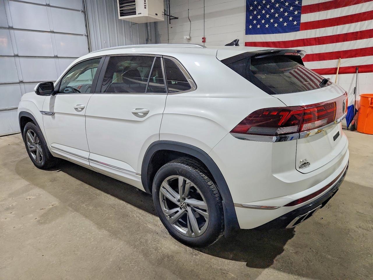 2024 VOLKSWAGEN ATLAS CROSS SPORT SEL R-LINE — снимка 2