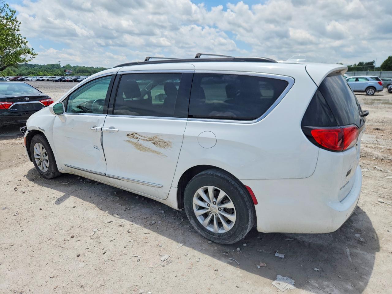 2017 CHRYSLER PACIFICA TOURING L — снимка 2