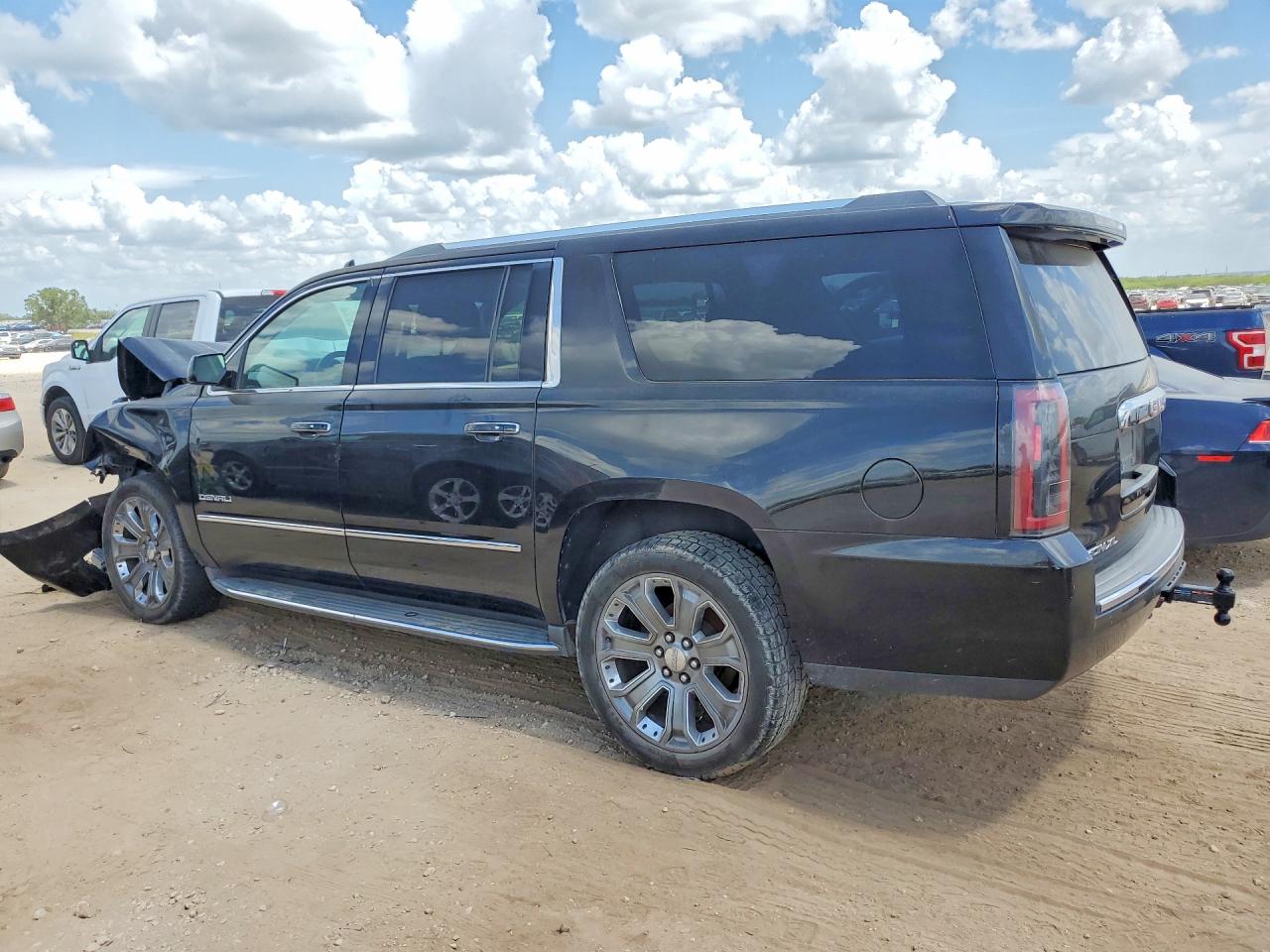 2016 GMC YUKON XL DENALI — снимка 2