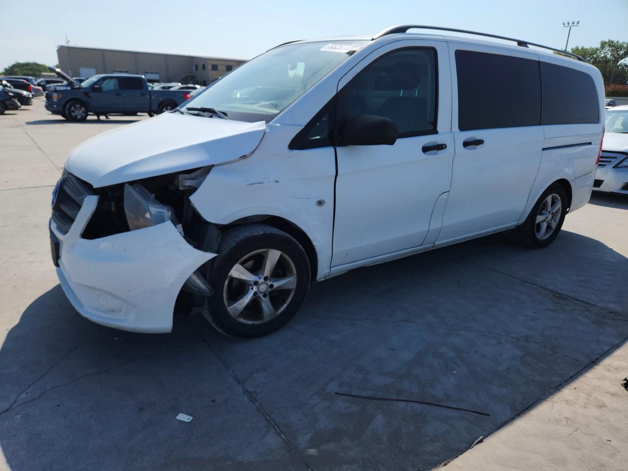 2016 MERCEDES-BENZ METRIS