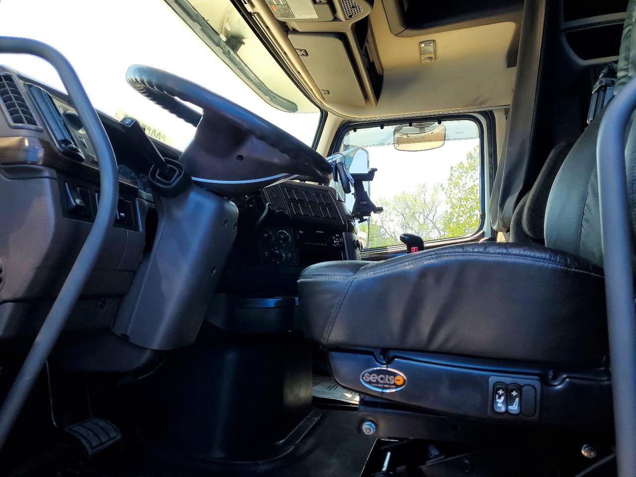 2016 VOLVO VN — снимка 5