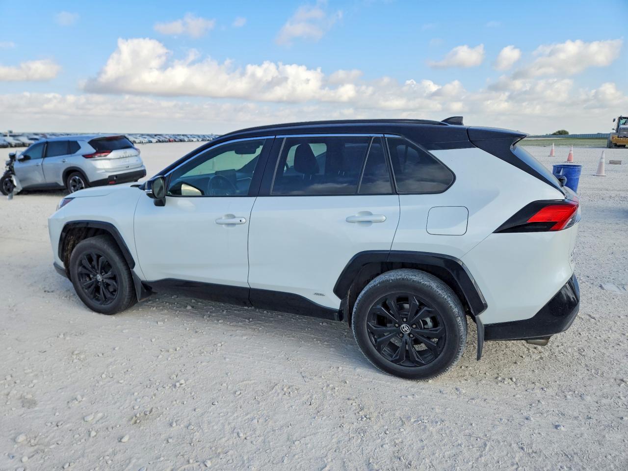 2023 TOYOTA RAV4 XSE — снимка 2