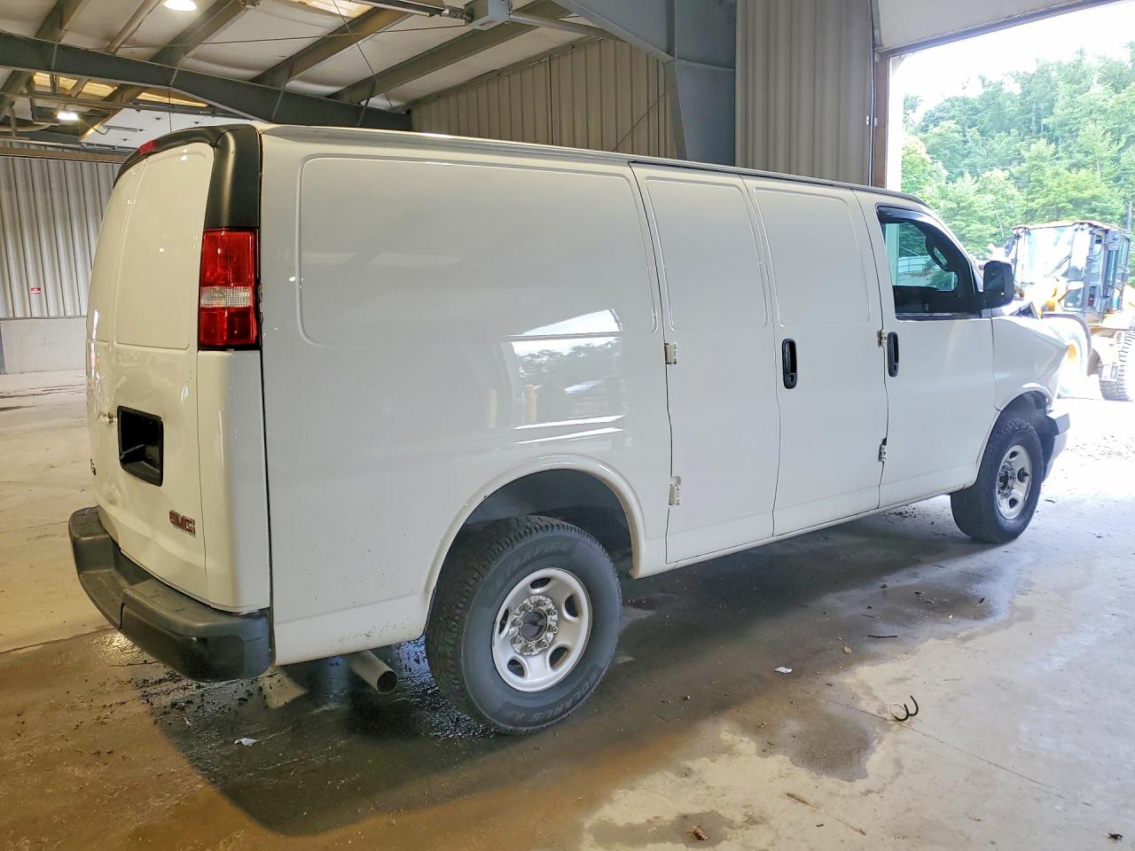 2023 GMC SAVANA G2500 — снимка 3