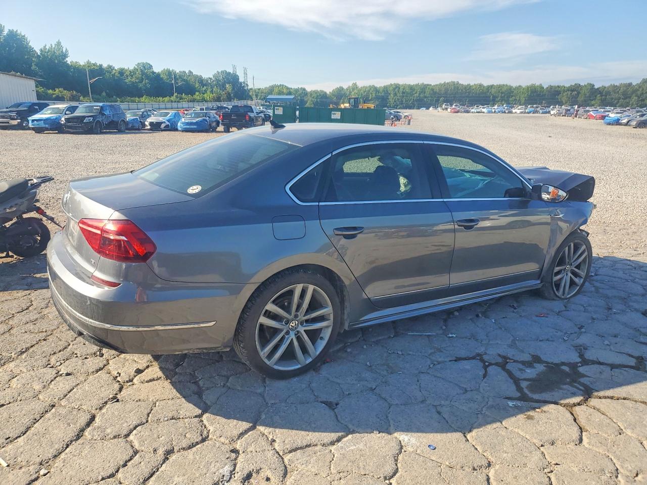 2017 VOLKSWAGEN PASSAT R-LINE — снимка 3