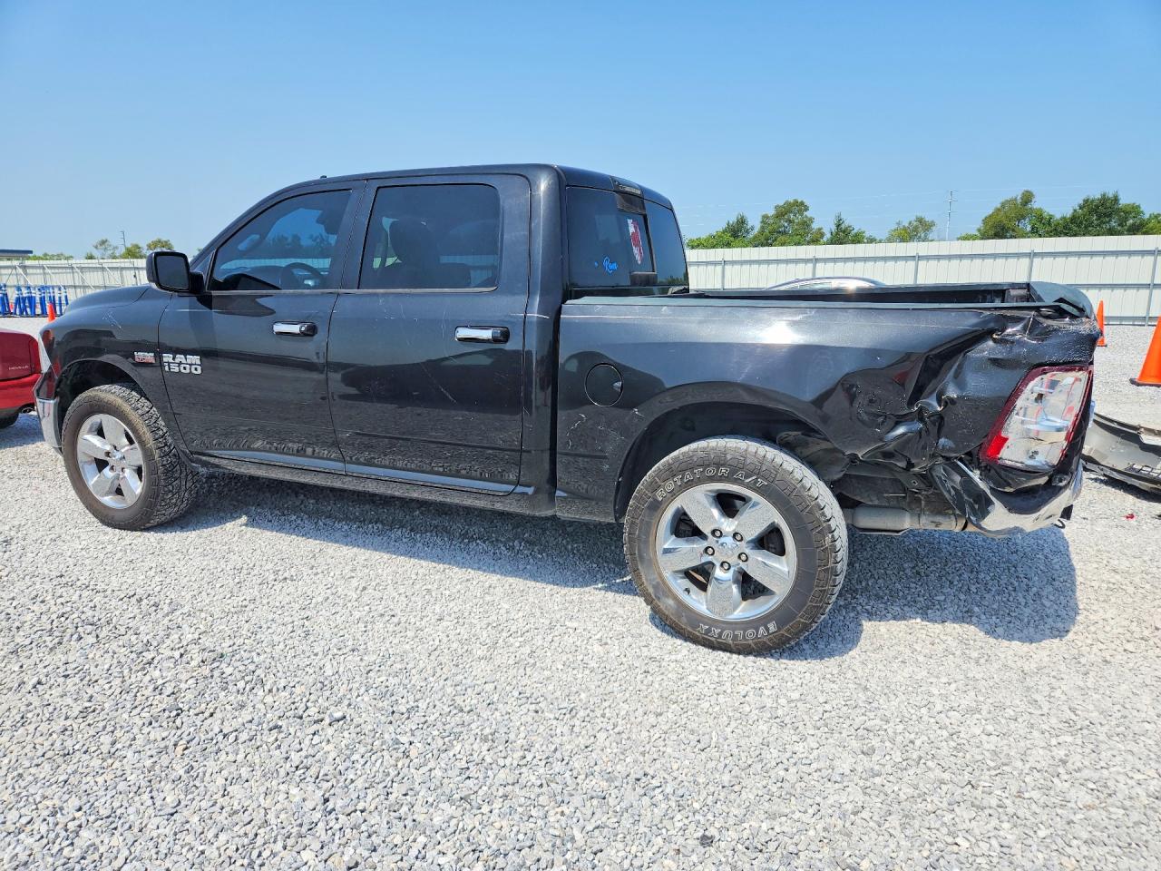 2017 RAM 1500 SLT — снимка 2