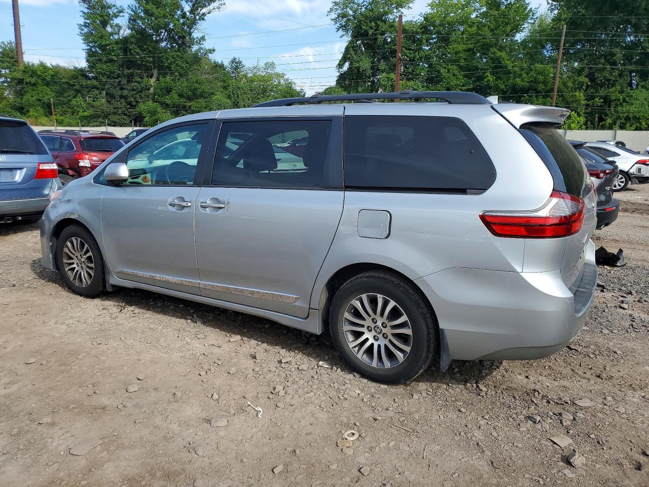 2020 TOYOTA SIENNA XLE 8-PASSENGER — снимка 2
