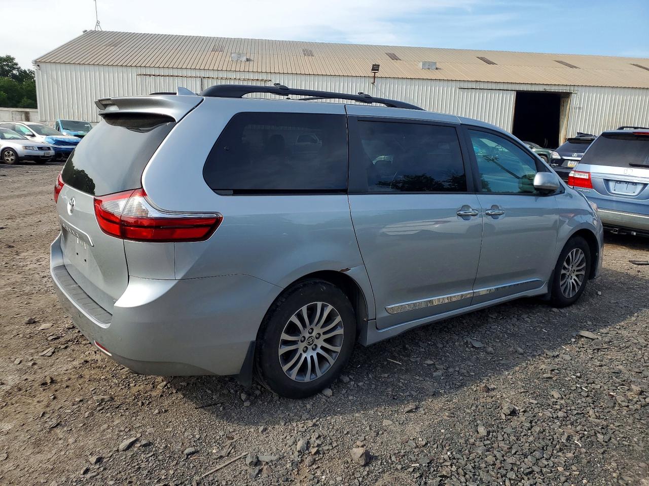 2020 TOYOTA SIENNA XLE 8-PASSENGER — снимка 3