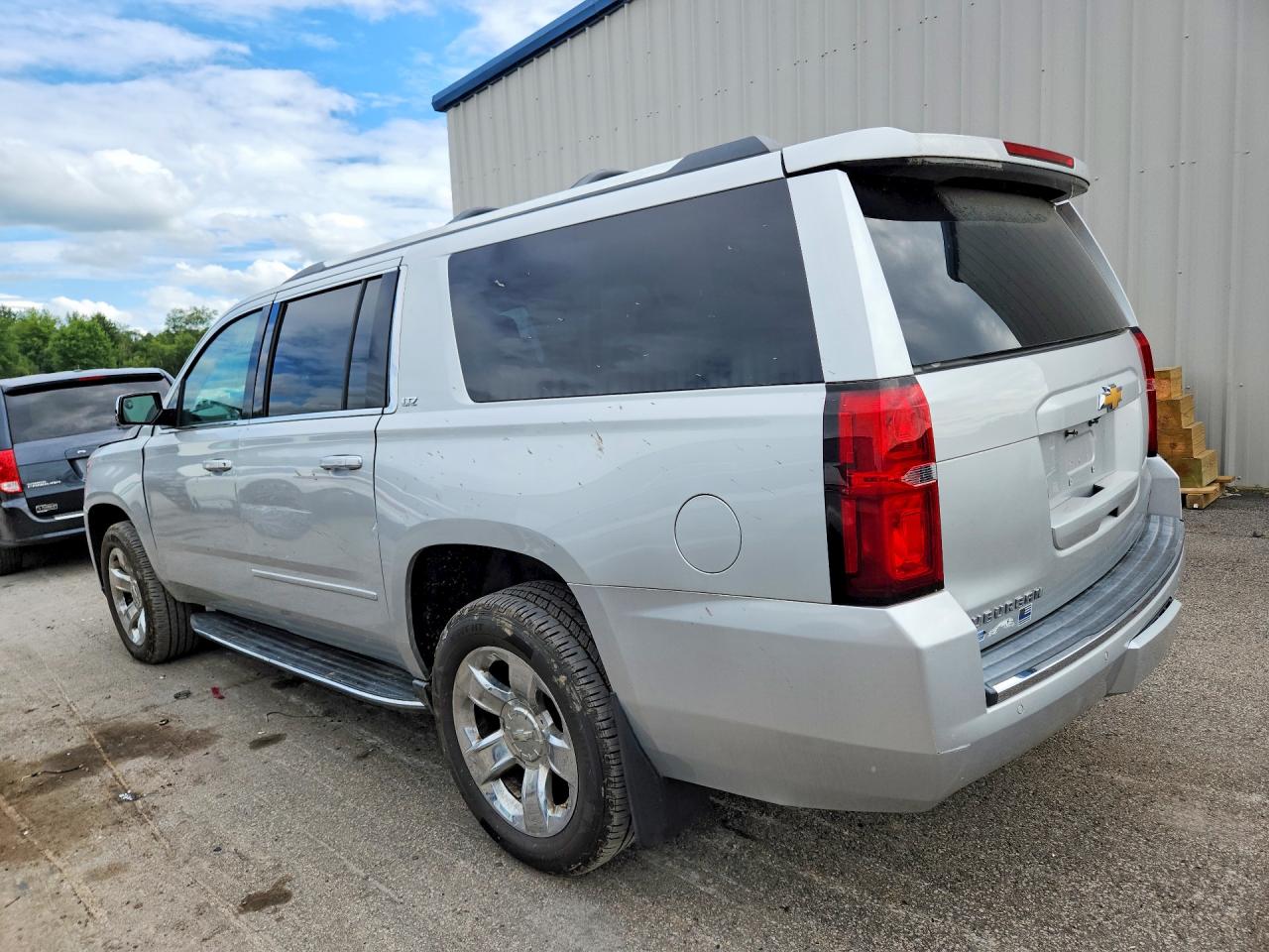 2015 CHEVROLET SUBURBAN K1500 LTZ — снимка 2